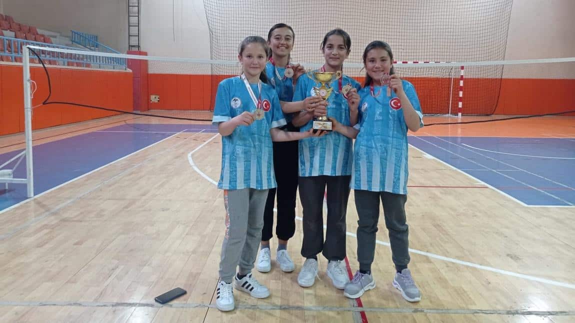 Badminton Kız Takımı Başarısı 