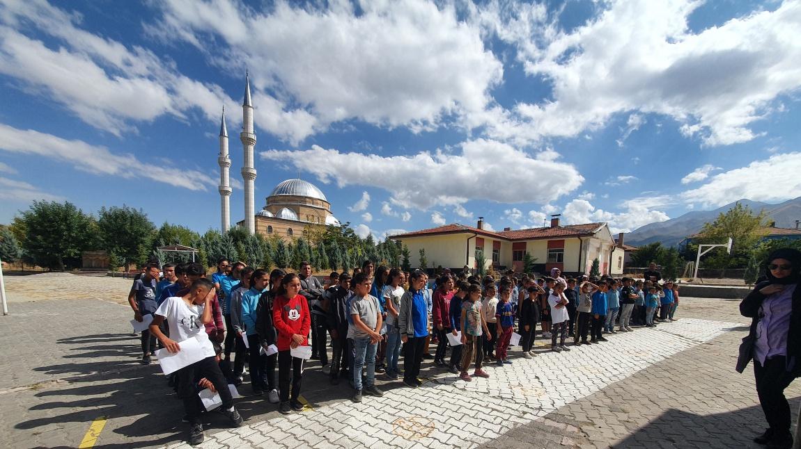 Kargın Şehit Cumali Çağlar Ortaokulu Fotoğrafı